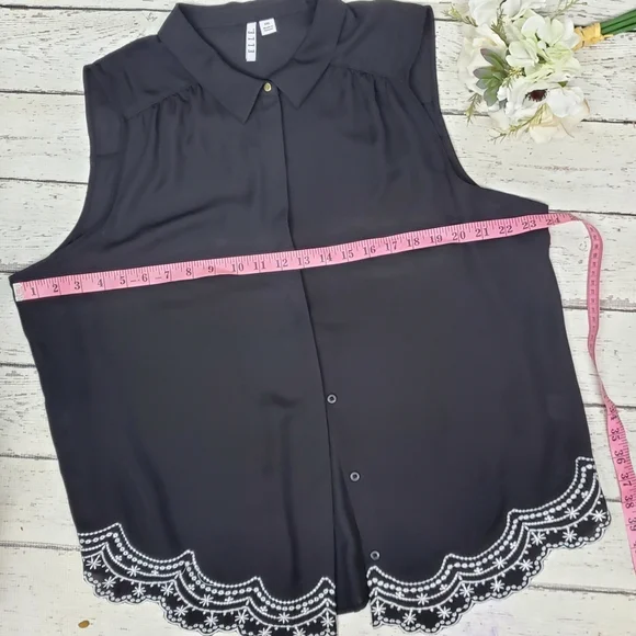 ELLE black scalloped trim sleeveless button up blouse NWT. XXL - Picture 8 of 12